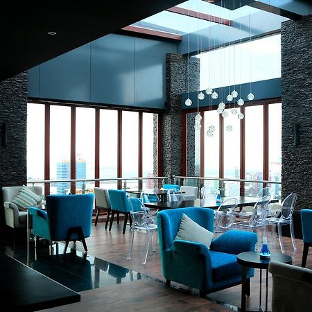 Melia Makassar Hotel Exterior photo