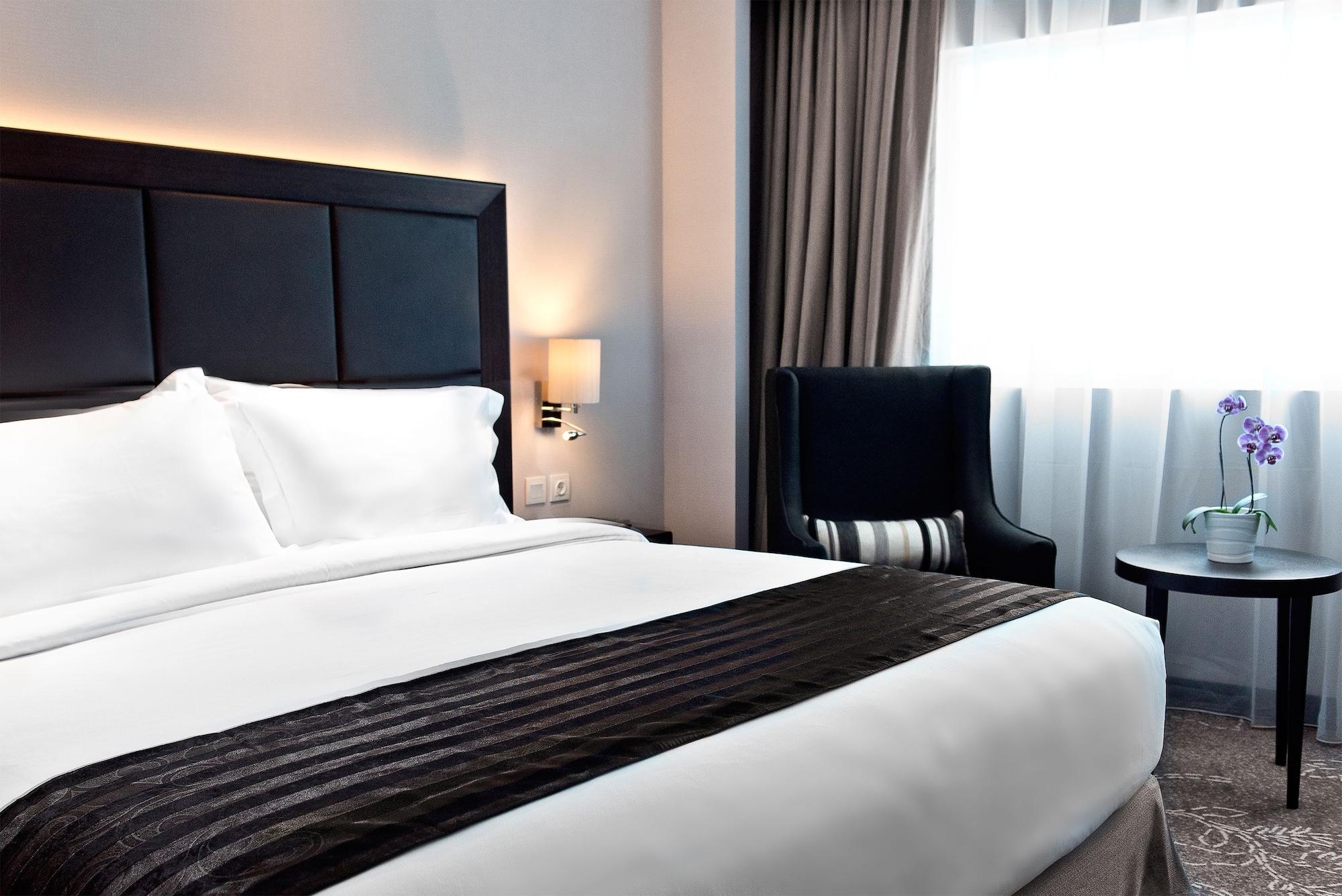 Melia Makassar Hotel Exterior photo