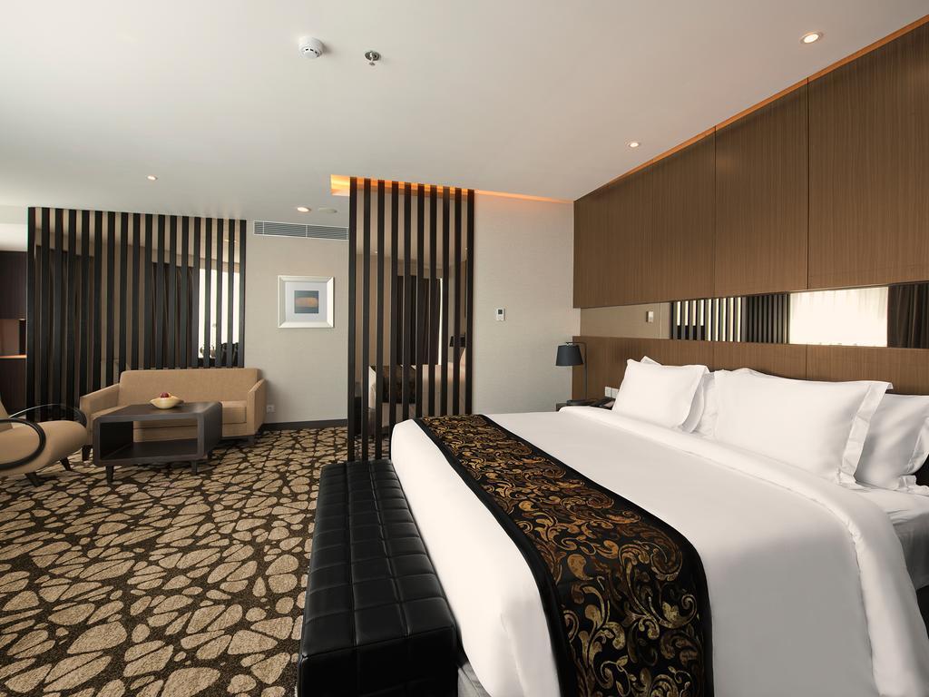 Melia Makassar Hotel Exterior photo