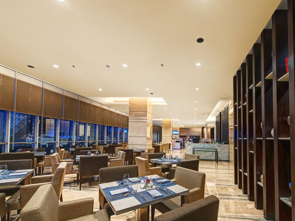 Melia Makassar Hotel Exterior photo