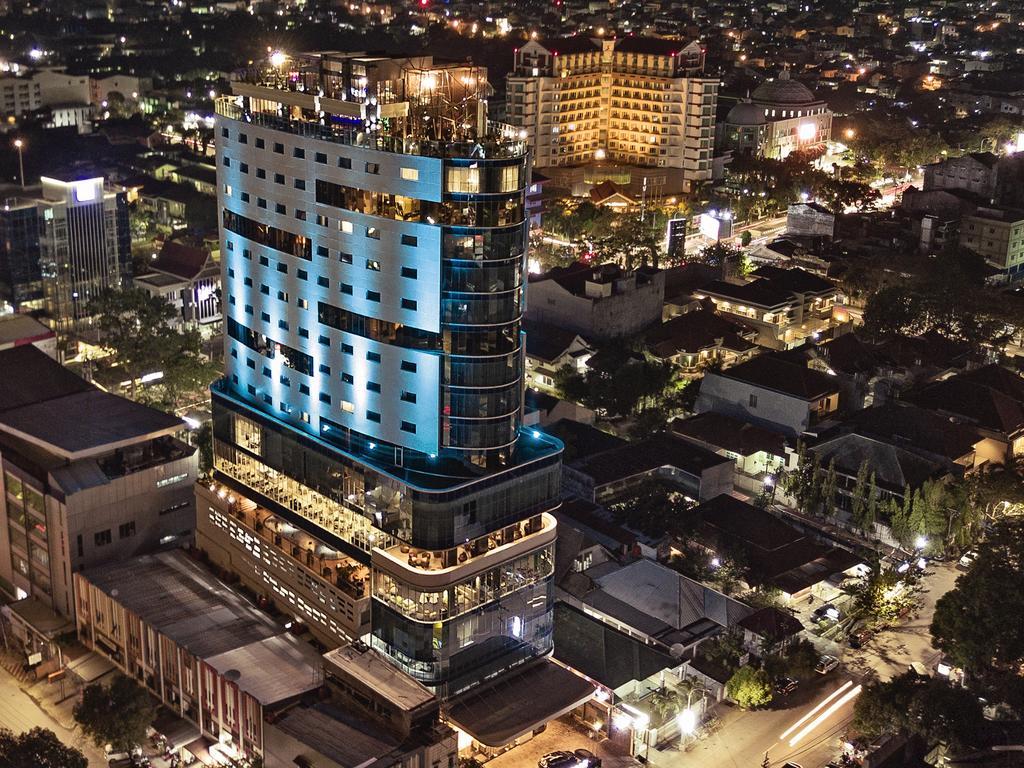 Melia Makassar Hotel Exterior photo
