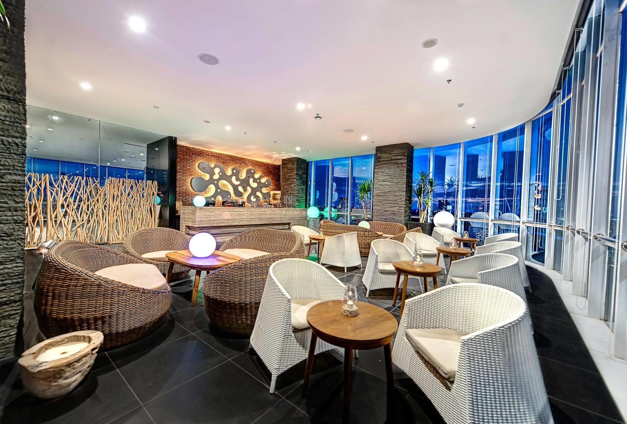 Melia Makassar Hotel Exterior photo