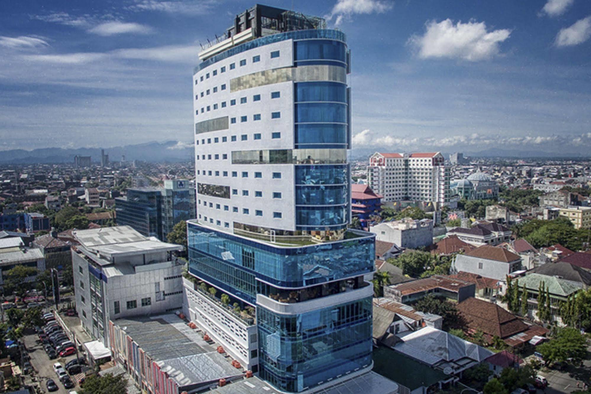 Melia Makassar Hotel Exterior photo